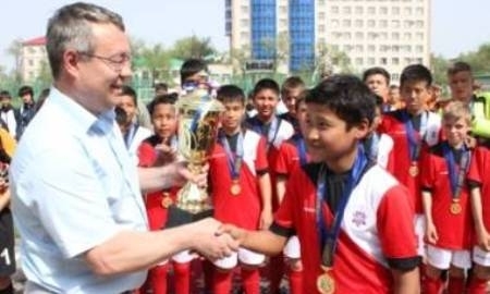 В Уральске определились победители международного турнира по футболу