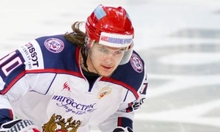 Виктор Тихонов признан лучшим игроком сборной России в матче с Казахстаном