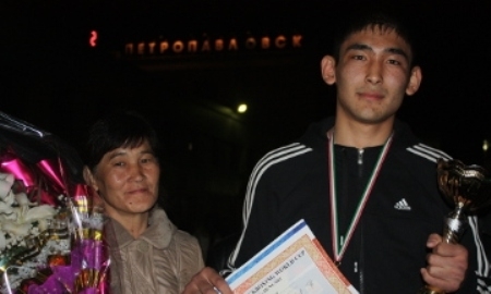 В Петропавловске встретили обладателя Кубка Мира по кикбоксингу