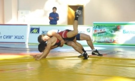 Молодые борцы выявляли сильнейших в Атырау