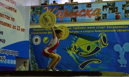 Фоторепортаж с молодежного чемпионата Казахстана по тяжелой атлетике