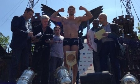 Фоторепортаж с церемонии взвешивания боя Акбербаев — Окола