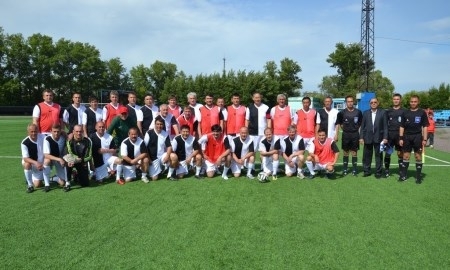 Фоторепортаж с матча ветеранов футбола в Караганде