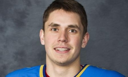 Константин Савенков продолжит карьеру в КХЛ