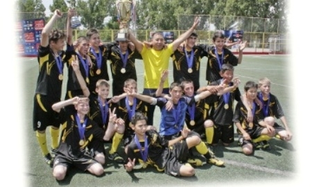 Воспитанники детдома №1 Алматинской области встретятся с футболистами Кака и Балотелли