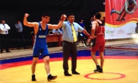 Определились золотые призеры первого дня чемпионата РК по греко-римской борьбе