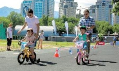 В Алматы прошел заезд юных велосипедистов