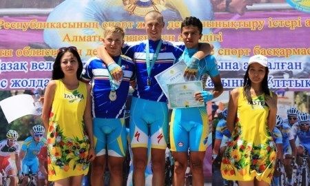 На шоссейном чемпионате Казахстана прошла групповая гонка среди юниоров