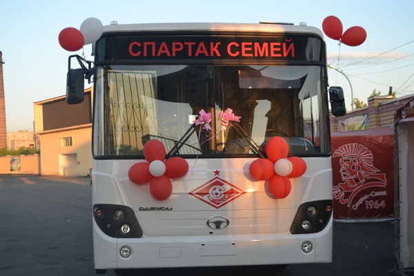 «Спартаку» подарили автобус