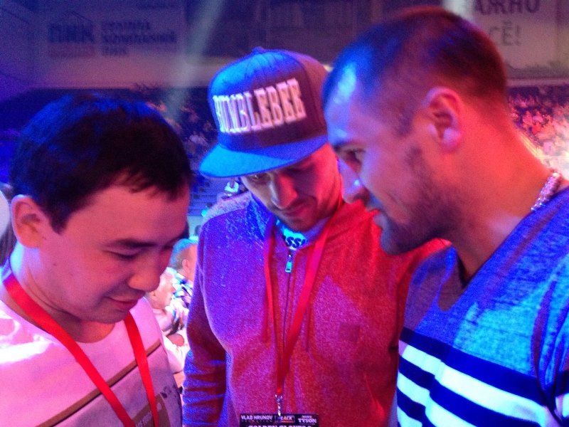 Сергей Ковалев поздравил Ису Акбербаева с победой