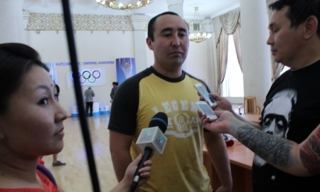 В Караганде прошла пресс-конференция с участием серебряного призера «Казахстан барысы» Асылхана Барменова