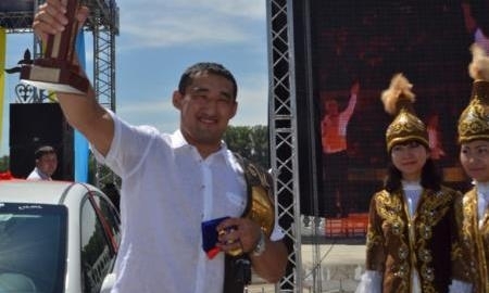 В ВКО чествовали обладателя титула «Казахстан Барысы-2014» Мухита Турсынова