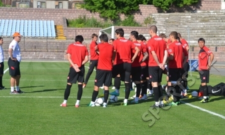 Фоторепортаж с тренировки «Шахтера»