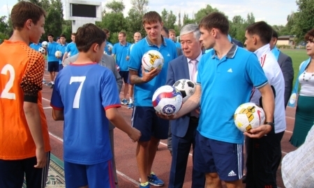Фоторепортаж с акции «Собери команду и получи мяч в подарок» в Талдыкоргане