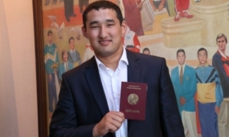 Обладатель титула «Казақстан Барысы-2014» получил диплом магистра