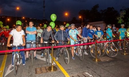 В Казахстане состоялся первый ночной велопробег