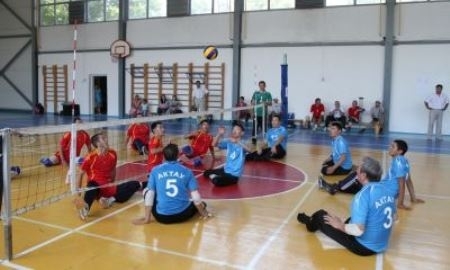 В Уральске прошел второй тур первенства РК по волейболу сидя