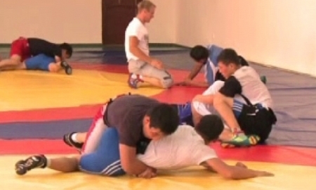 Казахстанские спортсмены готовятся к чемпионату Мира по вольной борьбе
