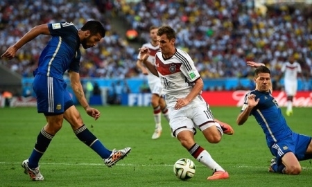 В Усть-Каменогорске около 5 тысяч болельщиков смотрели финал ЧМ на большом экране