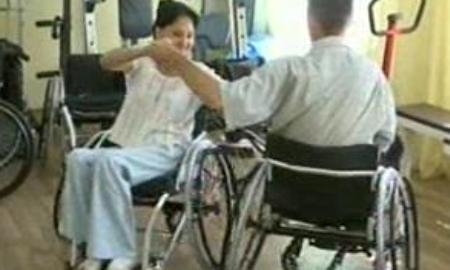 Танцорам-паралимпийцам из Костаная приобрели коляски