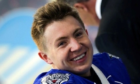 «Барыс» переподписал Антона Сагадеева