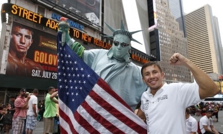 Геннадий Головкин проверил рекламный щит на Таймс сквер в Нью-Йорке