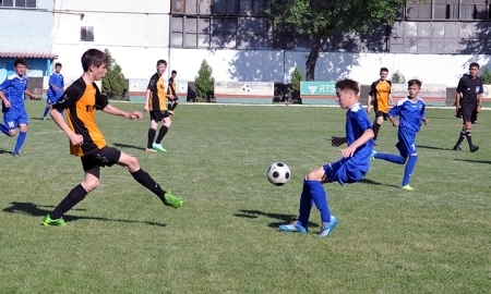 В Таразе состоялся юношеский футбольный турнир памяти Антона Шоха