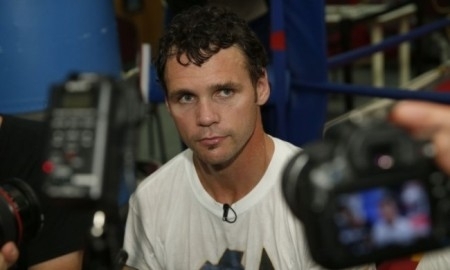 Гил провел открытую тренировку накануне боя с Головкиным