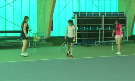 В Шымкенте набирают маленьких детей в секцию большого тенниса