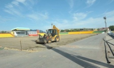 В Атырау началась реконструкция поля стадиона «Мунайшы»