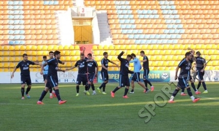 Фоторепортаж с предыгровой тренировки «Стяуа»
