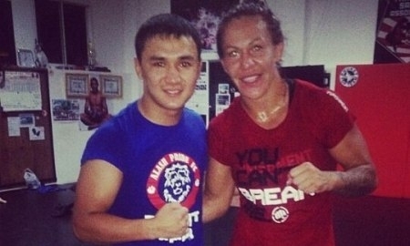 Кайрат Ахметов тренируется вместе с Крис Сайборг