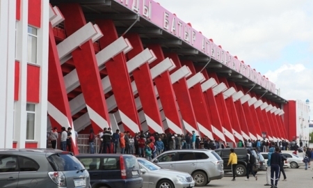 Мошенник в Актобе попался на продаже поддельных билетов на матчи Лиги Чемпионов