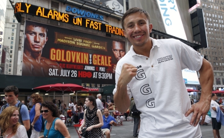 Геннадий Головкин проверил рекламный щит на Таймс сквер в Нью-Йорке