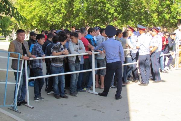 Билеты на футбол в Актобе имеют секрет: если они есть, то их сразу нет