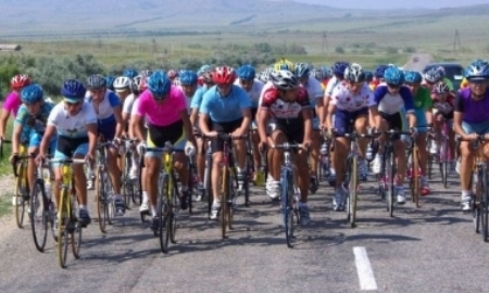 В ВКО стартовала международная велогонка Школьник Казахстана-2014