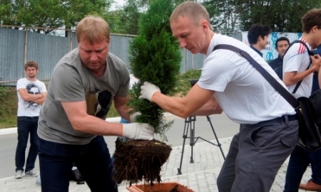 Александр Корешков принял участие в закладке Аллеи Дружбы в Южно-Сахалинске