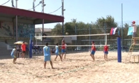 В Актау стартовал турнир по пляжному волейболу среди инвалидов