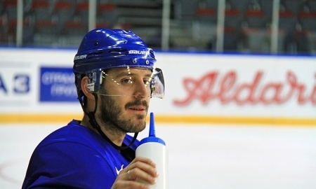 Виктор Александров участвует в тренировочном лагере для хоккеистов без действующих контрактов