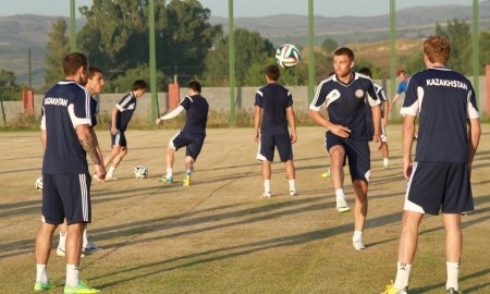 Стартовые составы сборных Казахстана и Таджикистана