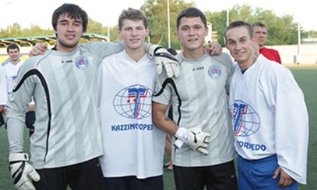 Хоккеисты «Казцинк-Торпедо» одолели с гандикапом футболистов «Востока»