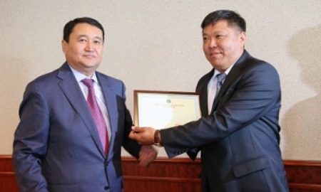 Аким Алматинской области премировал спортсменов и ветеранов спорта