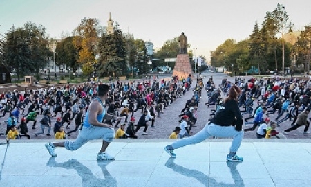 Алматинцы отмечают День спорта