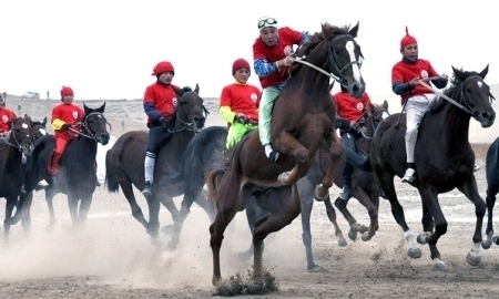 На скачках на Кубок Президента выявили лучших казахстанских скакунов
