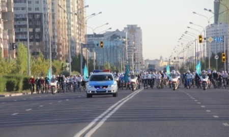 В Астане более 500 полицейских приняли участие в велопробеге, посвященном Дню Конституции