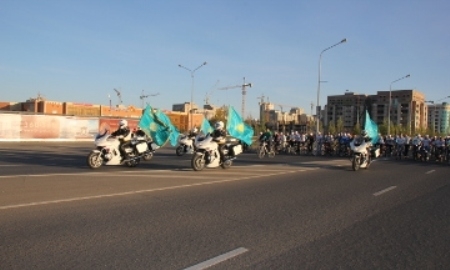 В Алматы около двух тысяч человек приняли участие в велопробеге, посвященном Дню Конституции