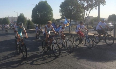 Жители ЮКО отметили День Конституции РК массовым велопробегом