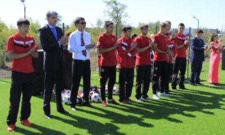 Футболисты «Шахтера» приняли участие в открытии сквера Независимости