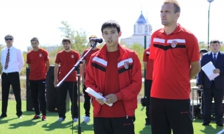 Фоторепортаж с участием футболистов ФК «Шахтер» в открытии сквера Независимости