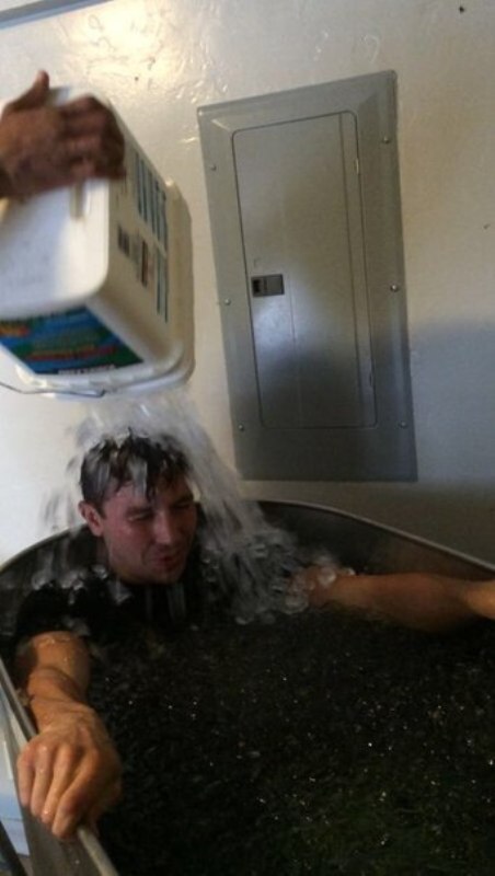 Геннадий Головкин перенял этафету «ледяного душа»